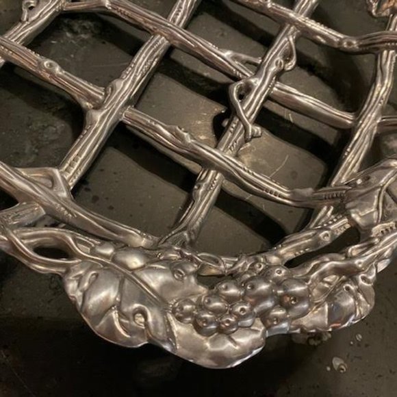 Beautiful CB Taub 2001 Vtge Grapes & Vines Footed Tray, Dish Holder, Fruit Bowl - Picture 4 of 5